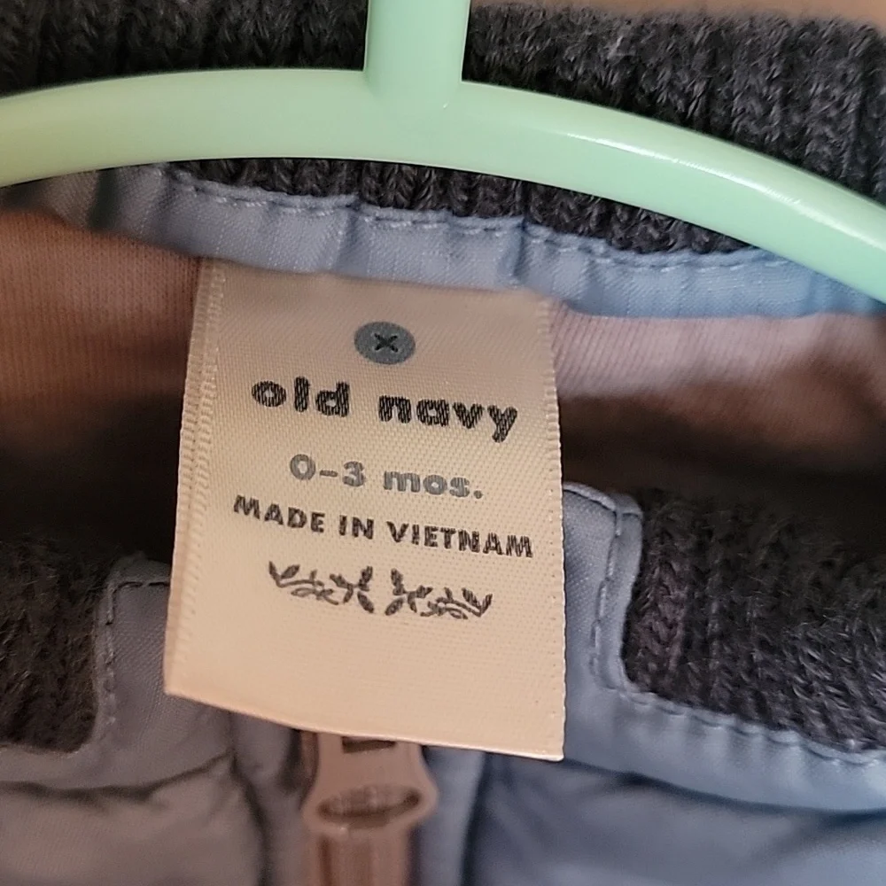 Old Navy, baby boys fall/winter vest. 0-3 months, blue. Like new.